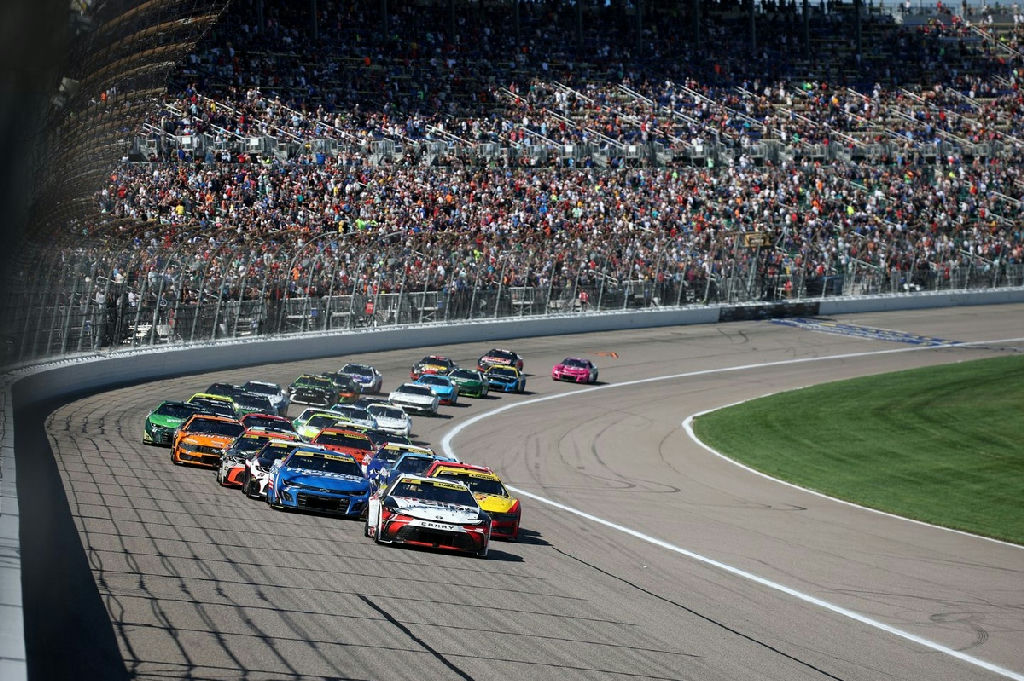 NASCAR desembarca no Kansas para etapas decisivas da Cup e Truck Series