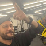 Neymar celebra ida de Philippe Coutinho ao Santos com provocação musical