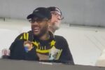 Neymar responde provocações de torcedores do Atlético-mg durante partida na Vila Belmiro