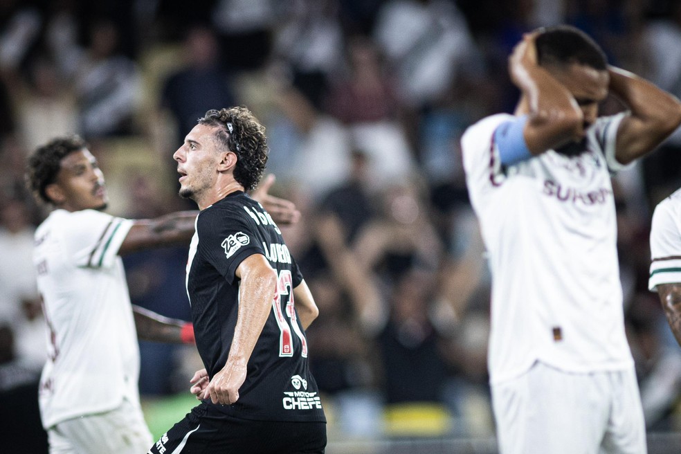 Nuno Moreira busca reencontrar seu futebol em momento decisivo no Vasco