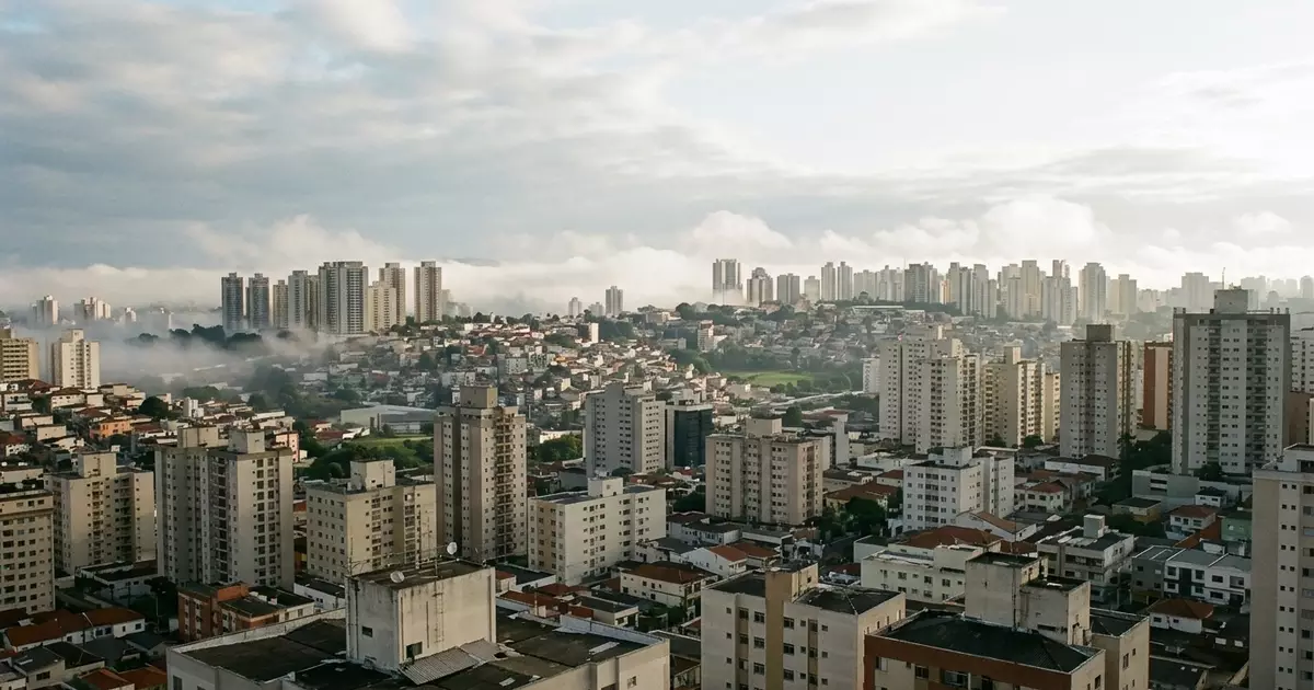 Osasco registra nevoeiro e previsão de chuva isolada nesta terça-feira