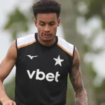 Paulinho destaca concorrência com Telles e Marçal e revela desejo antigo pelo Botafogo
