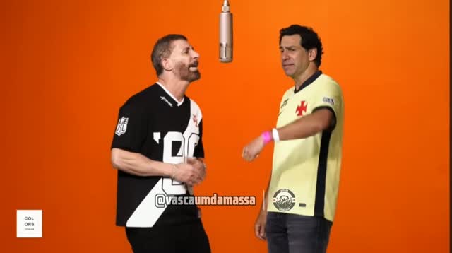 Pedrinho e Marcos Lamacchia surpreendem torcida em performance de trap