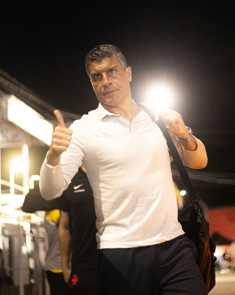 Pedro Emanuel gerencia elenco do Vasco em maratona de três competições
