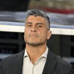Pedro Emanuel lamenta falta de efetividade do Vasco após derrota em clássico