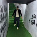 Pedro Emanuel protagoniza momento descontraído nos bastidores do Vasco