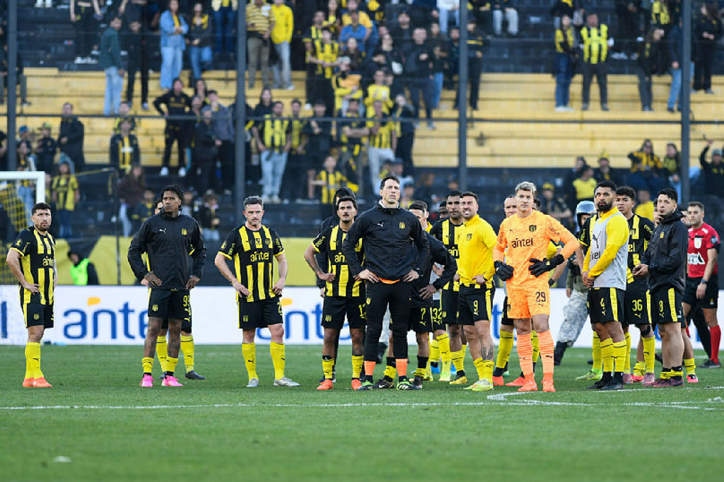 Peñarol celebra 135 anos em meio a crise de identidade no futebol sul-americano