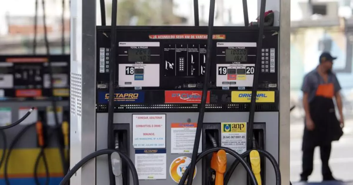 Petrobras recua e cancela reajuste da gasolina horas após anúncio oficial