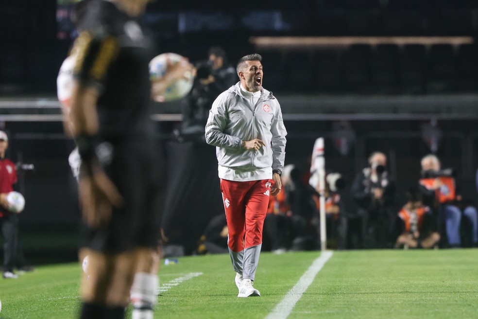 Pezzolano mantém a crença na recuperação do Internacional em meio à luta contra o rebaixamento