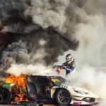 Piloto interrompe prova no Circuito de Xangai para resgatar rival em carro em chamas