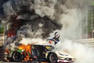 Piloto interrompe prova no Circuito de Xangai para resgatar rival em carro em chamas