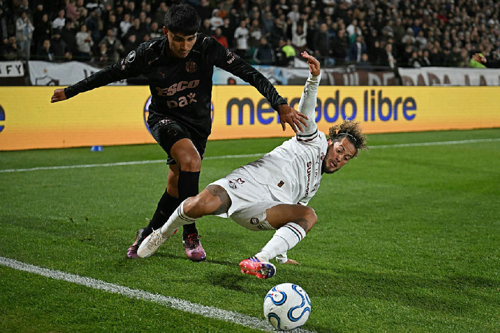 Platense domina o Fluminense e abre vantagem no primeiro tempo
