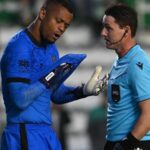 Protocolo antirracismo é acionado após denúncia de goleiro em jogo da Série B