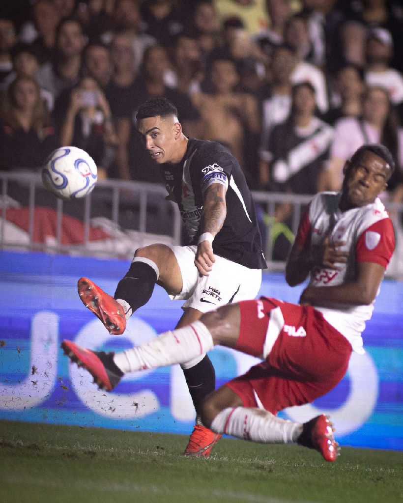 Puma Rodríguez alcança marca expressiva em assistência pelo Vasco