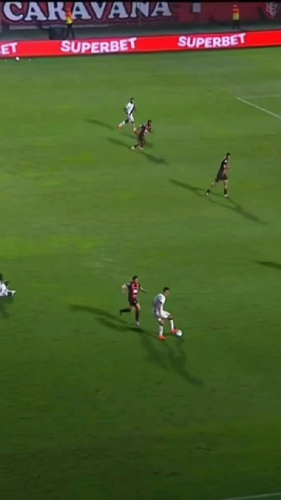 Puma Rodríguez brilha em lance de habilidade e gol pelo Vasco da Gama