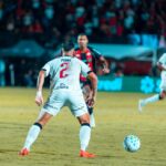 Puma Rodríguez faz história e se isola como maior defensor estrangeiro artilheiro do Vasco