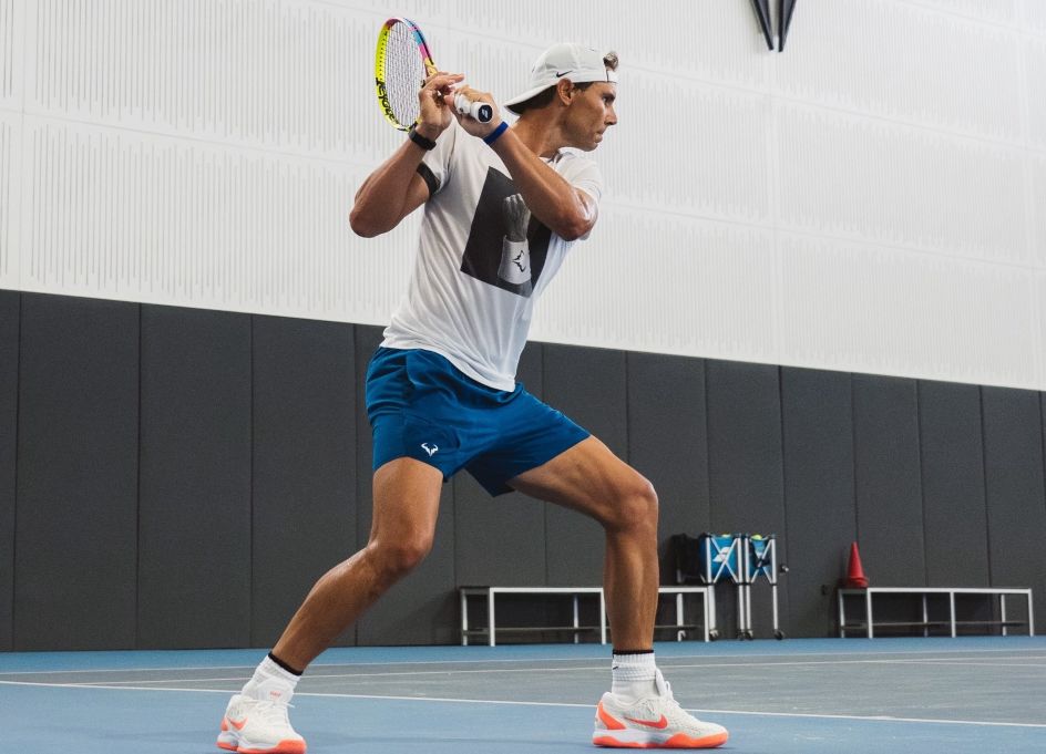 Rafael Nadal retoma rotina de treinos em quadra na Espanha