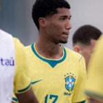 Ramon Rique celebra convocação e exibe uniforme da Seleção Brasileira sub-20
