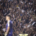 Ramon Rique celebra momento decisivo em campo pelo Vasco da Gama
