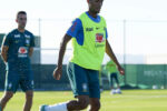Ramon Rique consolida ascensão no Vasco e ganha destaque na seleção sub-20