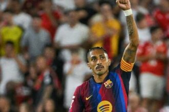 Raphinha brilha no Barcelona e recebe comparações com Ronaldo Fenômeno na Espanha
