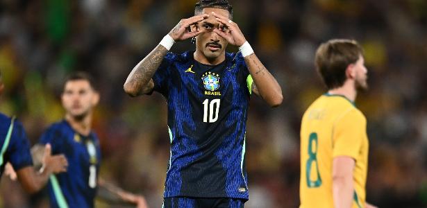 Raphinha enfrenta contraste de desempenho ao vestir a camisa da seleção brasileira