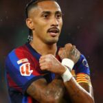 Raphinha mantém cautela sobre desempenho e destaca evolução no Barcelona