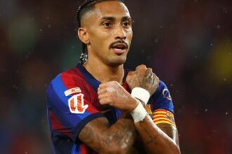 Raphinha mantém cautela sobre desempenho e destaca evolução no Barcelona