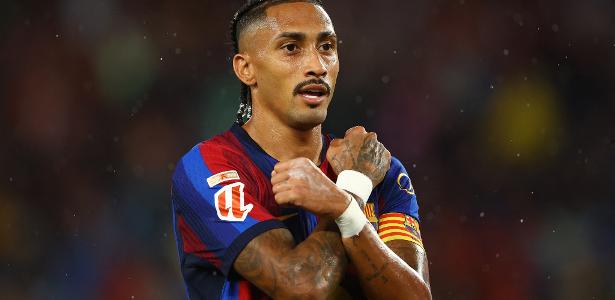 Raphinha mantém cautela sobre desempenho e destaca evolução no Barcelona