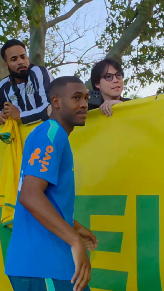 Rayan marca presença em treino da Seleção Brasileira na Austrália e envia mensagem ao Vasco