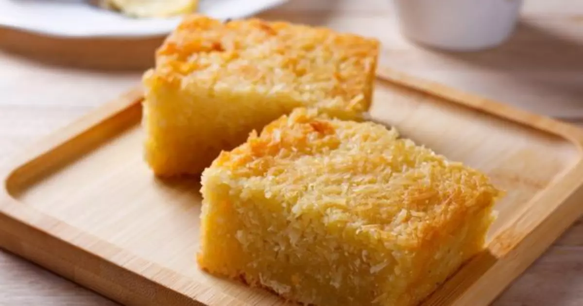 Receita prática de bolo de mandioca sem farinha para um lanche saudável e úmido