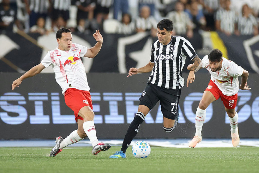 Red Bull Bragantino supera Botafogo no primeiro tempo em confronto decisivo