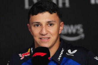 Red Bull confirma renovação de Isack Hadjar ao lado de Max Verstappen para 2027