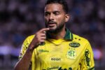 Reinaldo critica arbitragem após duelo entre Mirassol e Coritiba