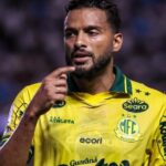 Reinaldo critica arbitragem após duelo entre Mirassol e Coritiba