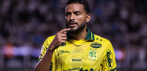 Reinaldo critica arbitragem após duelo entre Mirassol e Coritiba