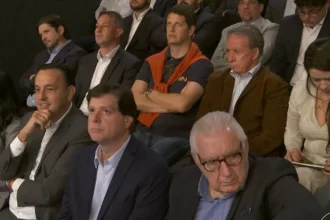 Ricardo Salles marca presença em debate após apoiar André do Prado