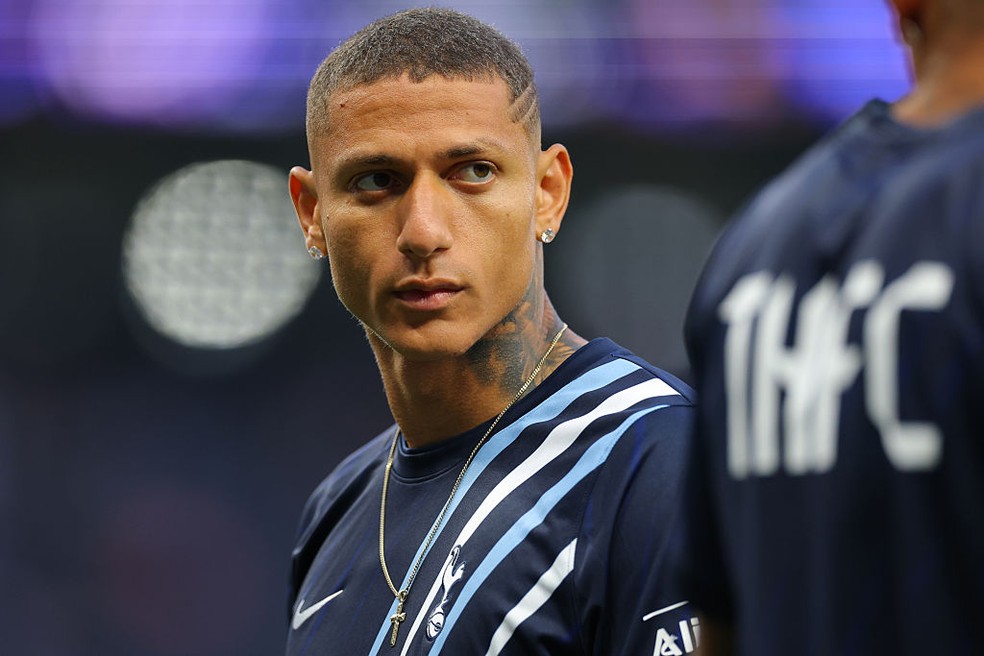 Richarlison busca rescisão com Tottenham após ser excluído da Premier League