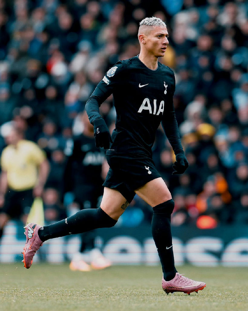 Richarlison busca rescisão contratual com Tottenham via justiça esportiva