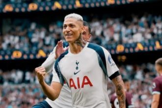Richarlison desiste de rescisão com Tottenham enquanto Vasco busca viabilizar transferência