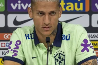 Richarlison negocia rescisão com Tottenham e abre caminho para possível retorno ao futebol brasileiro