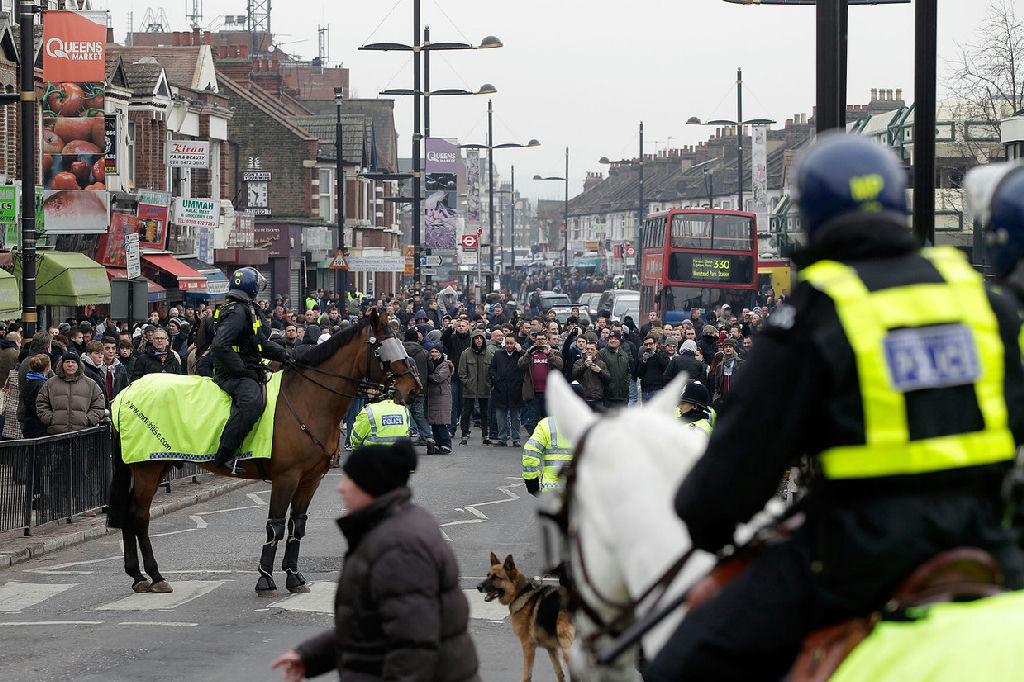 Rivalidade histórica entre Millwall e West Ham reacende tensões em Londres