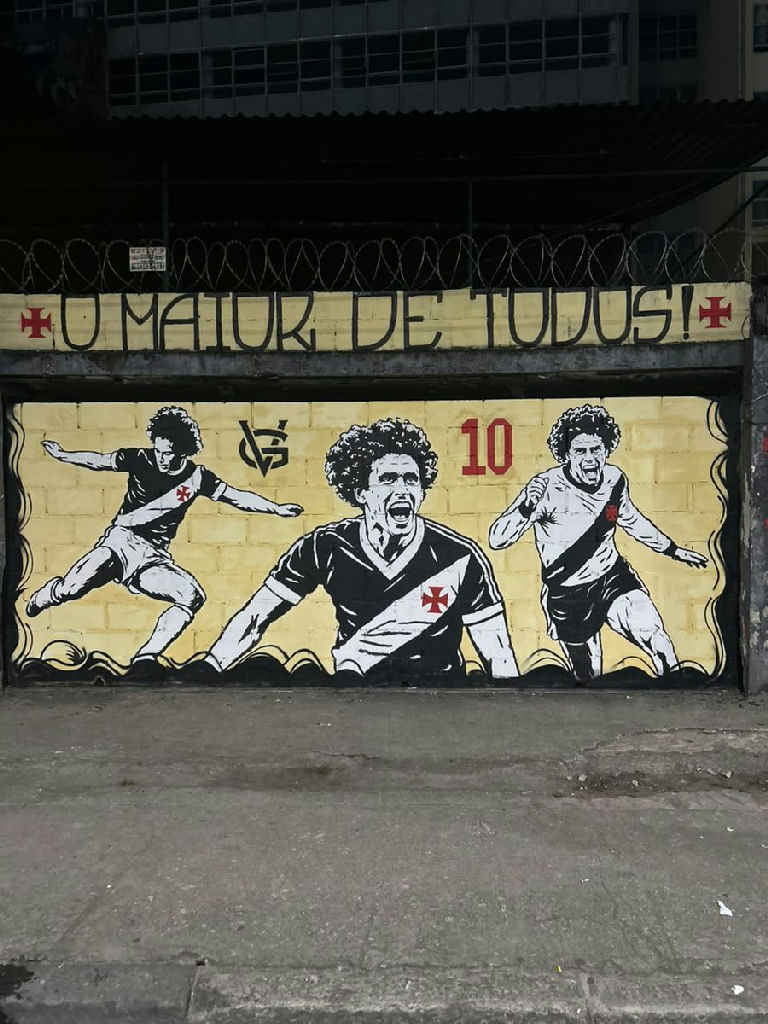 Roberto Dinamite é eternizado em novo mural no entorno de São Januário