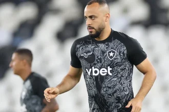 Rodrigo Bellão aposta na recuperação de Arthur Cabral no Botafogo