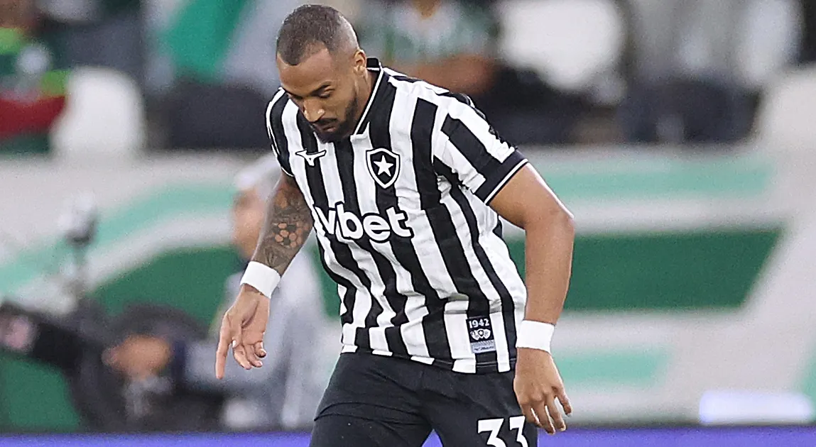 Rodrigo Bellão avalia desempenho defensivo do Botafogo e justifica escalação de Lucas Monzón