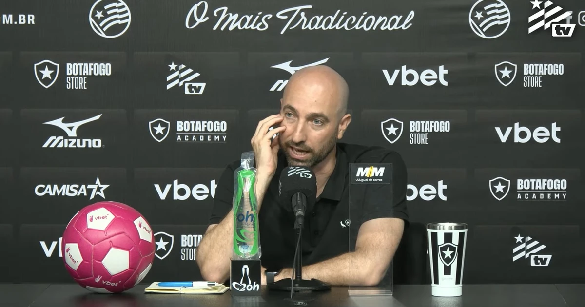 Rodrigo Bellão detalha estratégia defensiva na vitória do Botafogo sobre o Grêmio