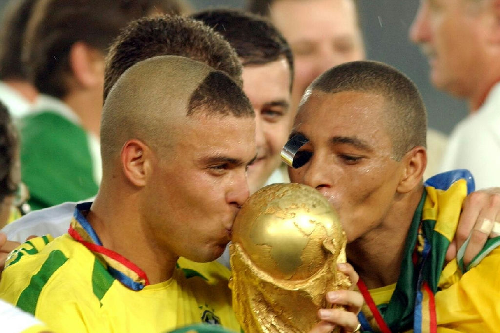Ronaldo Fenômeno celebra 50 anos com legado marcado por superação e gols