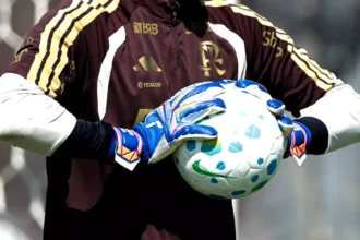 Rossi discute com torcedor no Maracanã após assistência decisiva na Libertadores