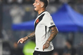 Saldivia se destaca como pilar defensivo do Vasco em empate sem gols
