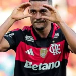 Samuel Lino esclarece gesto após substituição em vitória do Flamengo